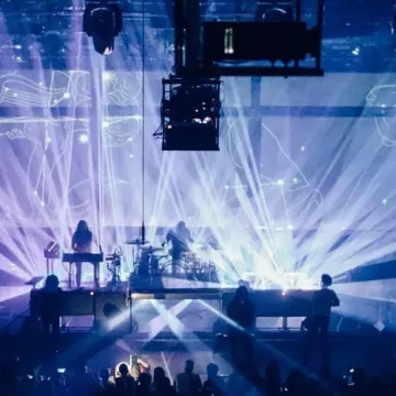 IVL Lighting by Minuit Une on tour with Phoenix